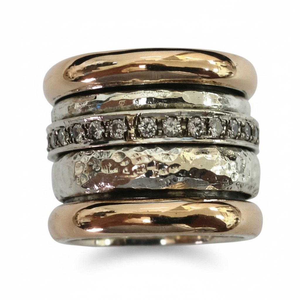 Eleganter Damen Ring aus Gold, minimalistisch und zeitlos. Modischer Fingerring als Schmuckring für jeden Anlass.