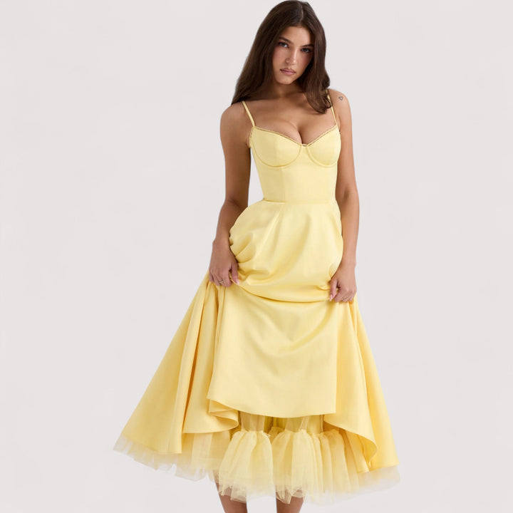 Modernes Damenkleid für Hochzeitsgäste, mit figurbetonendem Korsett-Stil & eleganter Ausstrahlung.