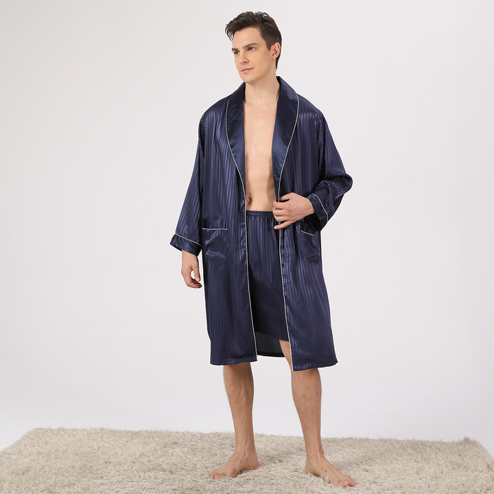 Eleganter Damen Bademantel Kimono für entspannte Stunden. Fühlbar weich und mit stilvollem Schalkragen.