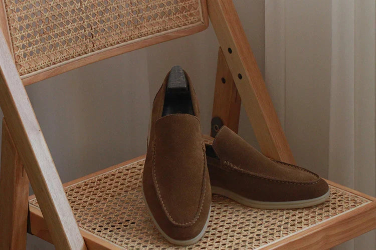 Lässige Eleganz: Beige Herren Slipper Loafer, ideal für gehobene Freizeitlooks.