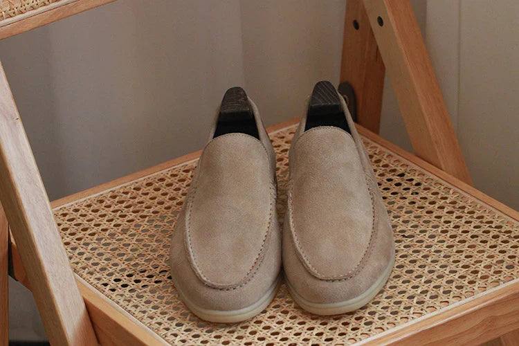 Zeitlose blaue Herren Loafer Slipper, chic & bequem für Business und Freizeit.