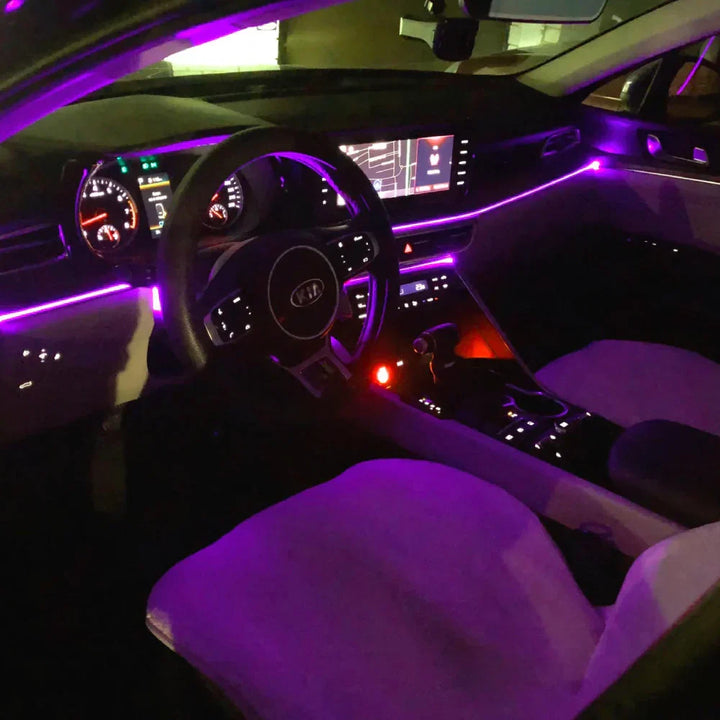 USB-betriebene RGB LED Streifen für Auto-Innenraum. Flexible Ambientebeleuchtung, zuschneidbar.