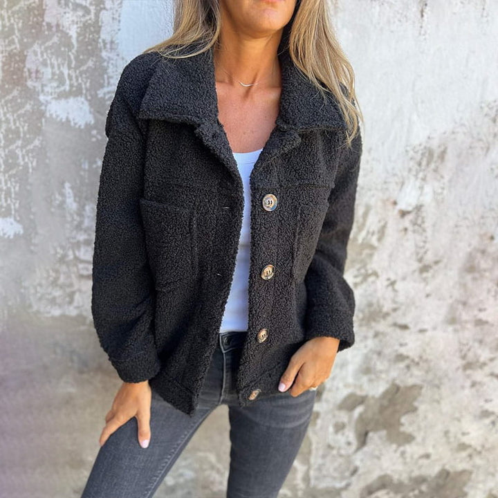 Modische grüne Damen Herbstjacke mit Knöpfen, langärmlig, Oversize Stil, perfekt für Übergang & Casual.