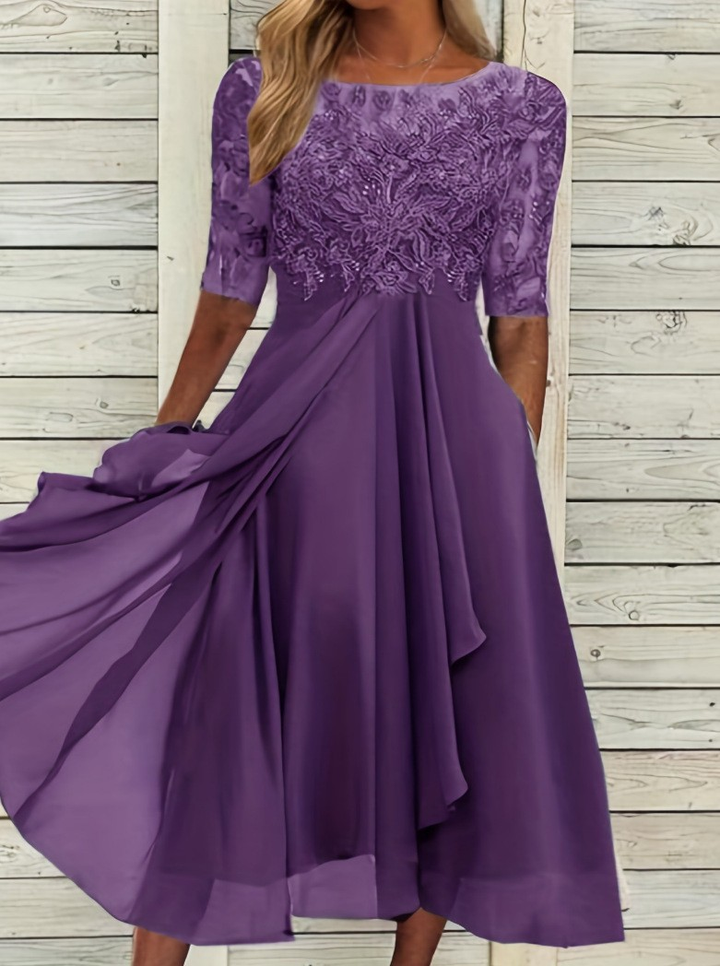 Komfortables Damen Midi Kleid mit Rundhalsausschnitt. Zeitloses Design für jede Gelegenheit.