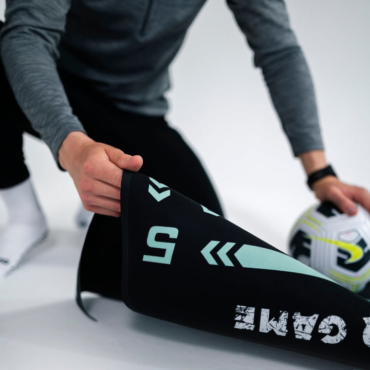 Technik-Trainingsmatte für Fußball: Fördert Präzision, Dribbling und Ballkontrolle im Heimtraining.