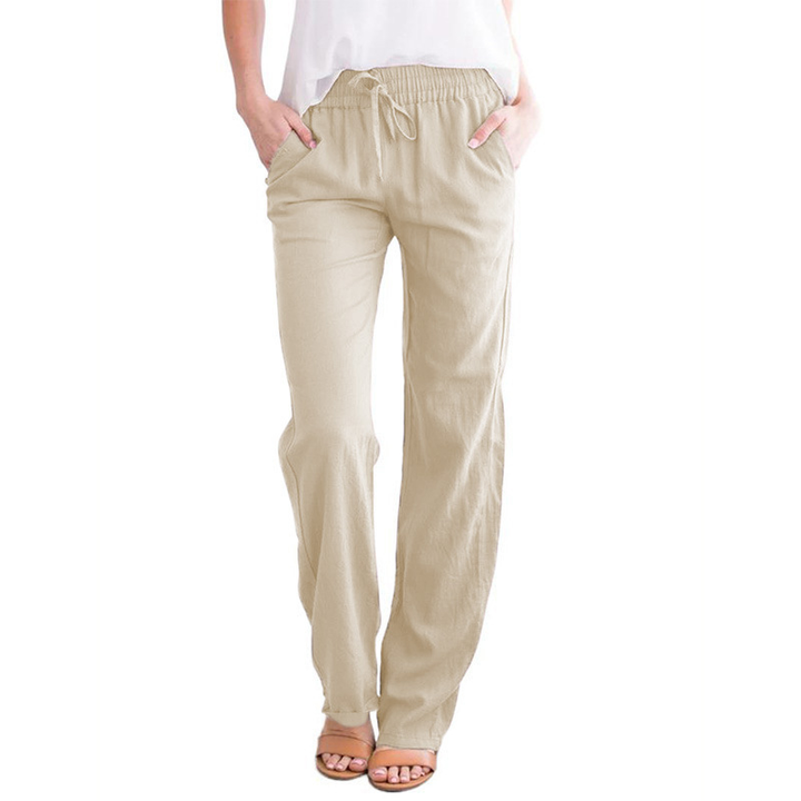 Damen Sommerhose Nahaufnahme: Atmungsaktiver Stoff & lockere Passform für hohen Komfort. Ideal für Frühling/Urlaub.