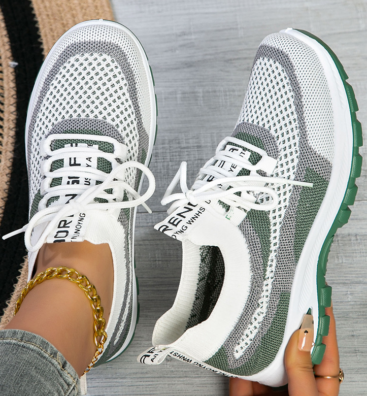 Fussfreundliche Damen Walking Sneaker. Atmungsaktiv, stossdämpfend und leicht für optimalen Tragekomfort.