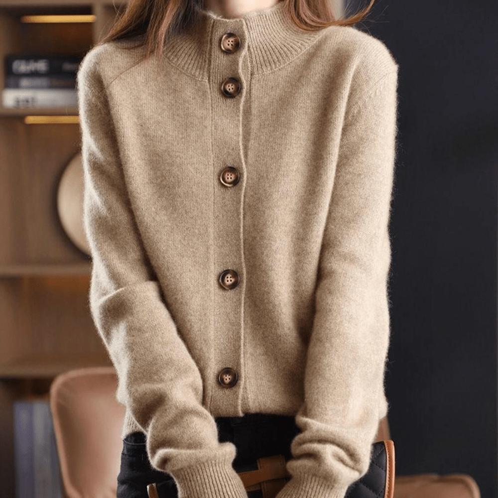 Kuschelige Strickweste für Damen. Warm & bequem für Herbst & Winter. Ideal für stylische Herbstmode.