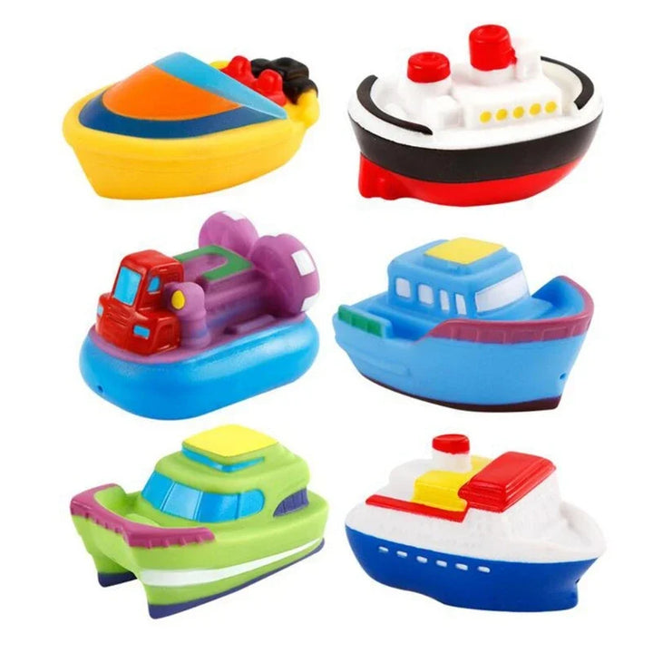 Bunte Spielzeugboote für Kinder, ideal als Badespielzeug und Wasserspielzeug für lustigen Badewannenspaß.