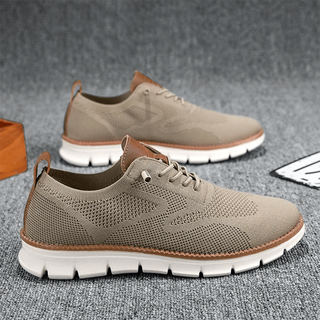 Flexible Laufsohle bequemer Herren-Freizeitschuhe in verschiedenen Farben.