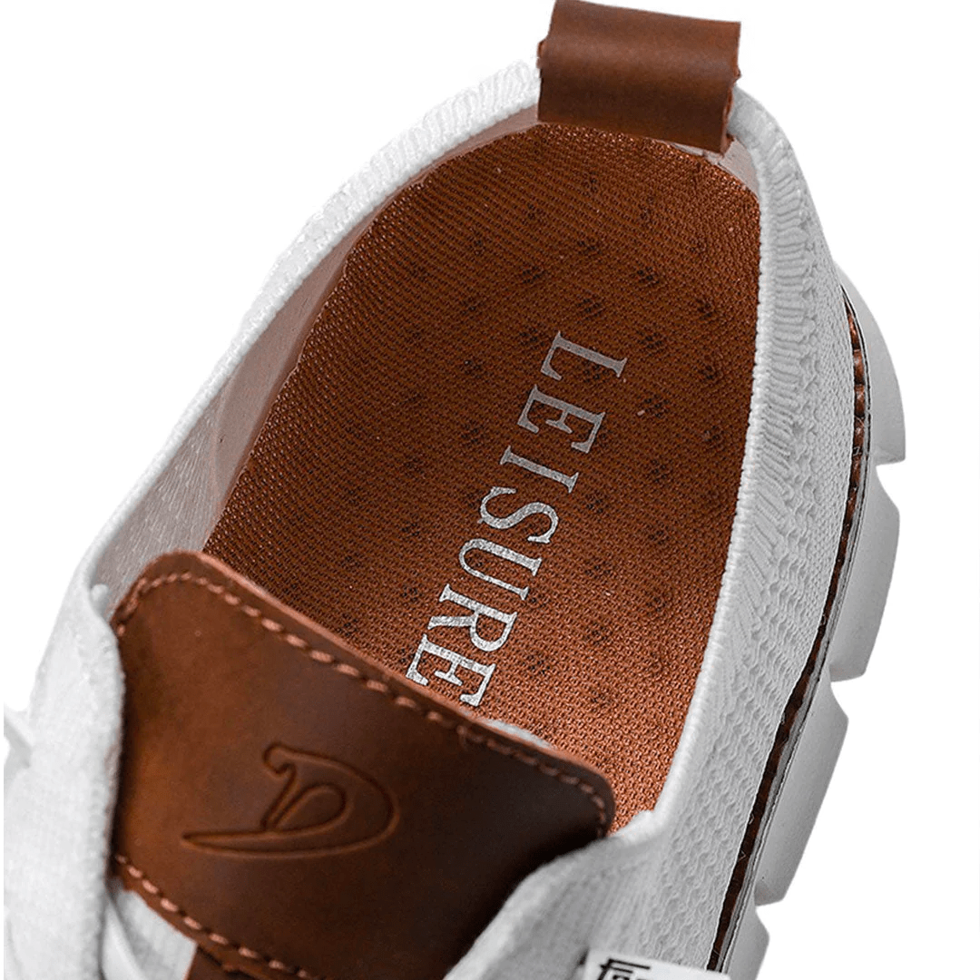 Herrenschuhe: Lässige weiße Freizeitschuhe im Detail, perfekt für den Alltag und Freizeit.