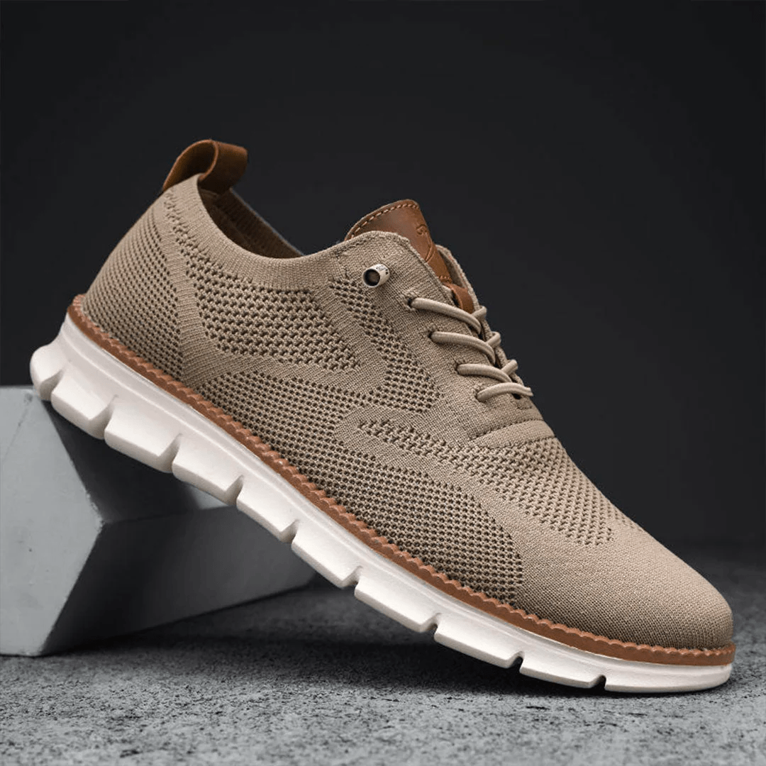 Rutschfeste Sohle und stilvolles Design der Herren Freizeitschuhe in Braun.