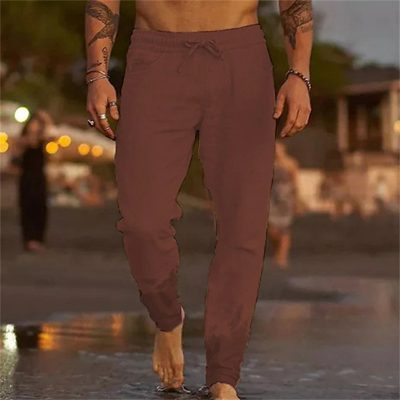 Locker sitzende Herren Jogger Hose in Schwarz, mit Kordelzug und weichem Stoff für maximalen Tragekomfort.