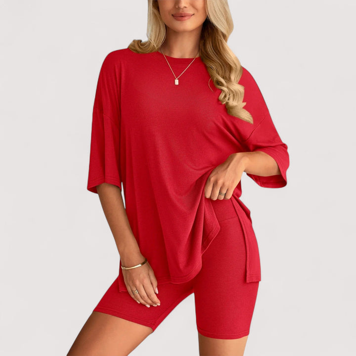 Vielseitiges Damen Outfit: Casual T-Shirt & Shorts für den Alltag, in verschiedenen Farben.