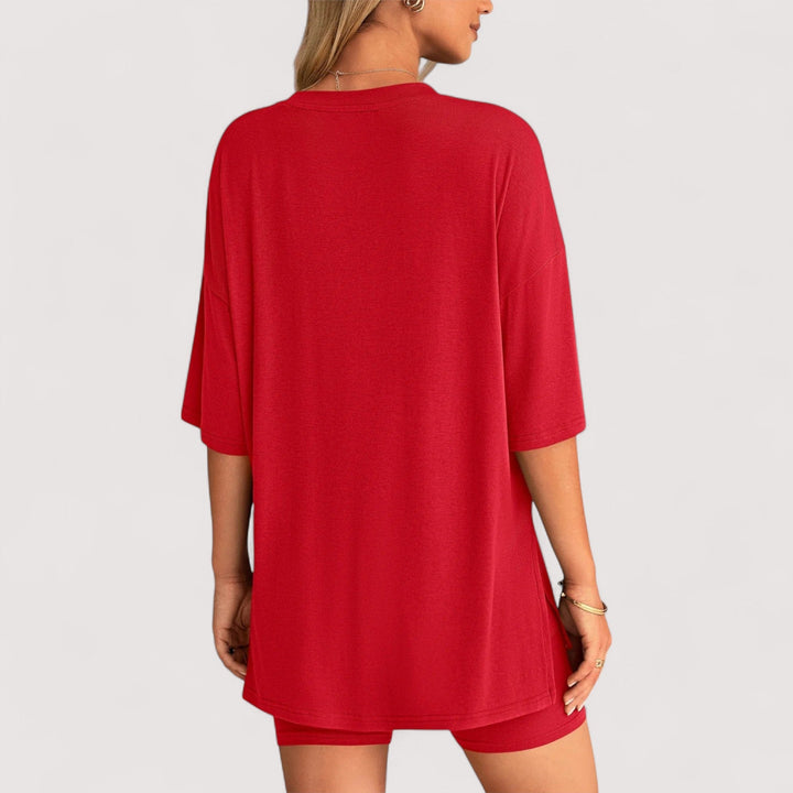 Damen Freizeitkleidung: Zweiteiler T-Shirt und Shorts, perfekt für entspannte Stunden.