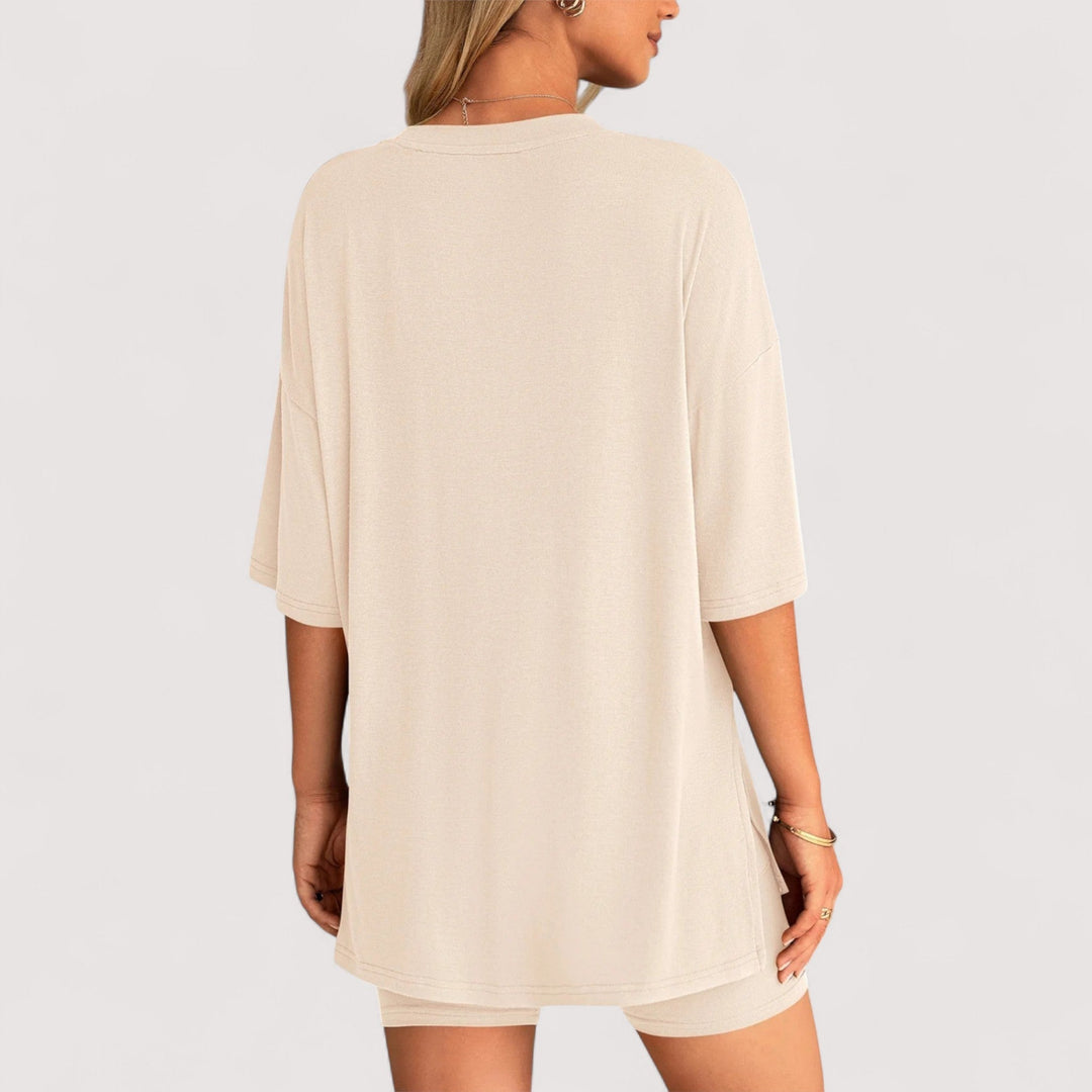 Damen Sommer Set: Hochbund-Shorts & passendes T-Shirt für maximale Bequemlichkeit.