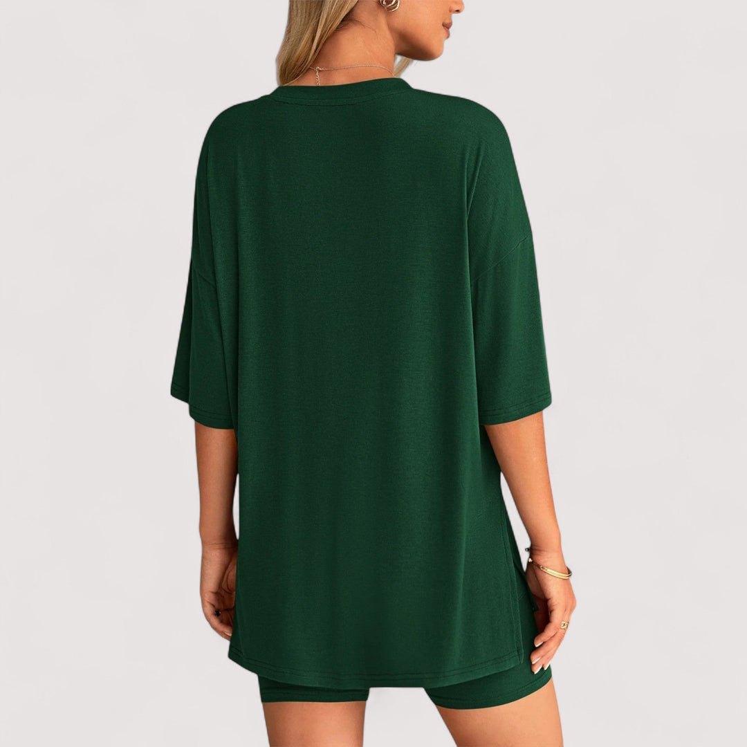 Damen Freizeit Mode: T-Shirt & Shorts Set für einen sportlich-eleganten Look.