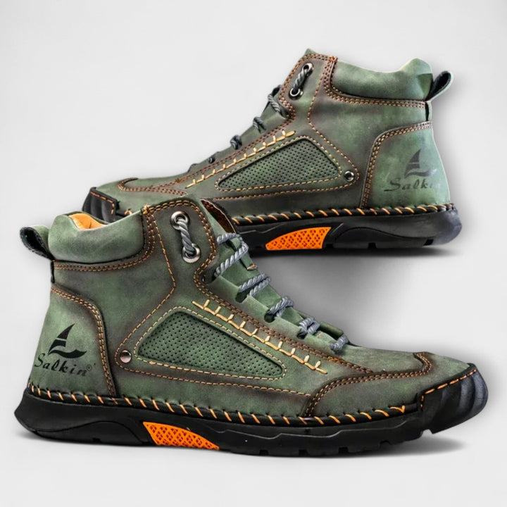 Nahtdetails der wasserdichten Herren Stiefel, zeigen Handwerkskunst & Robustheit.