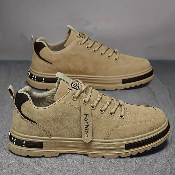 Moderne Herren Alltagsschuhe, orthopädische Turnschuhe, für maximalen Komfort und Unterstützung.