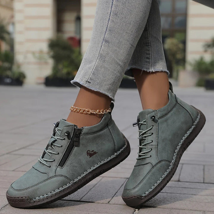 Paar schwarze Damen Barfußschuhe, atmungsaktiv & vegan. Optimal für breite Füße und gesundes Gehen.