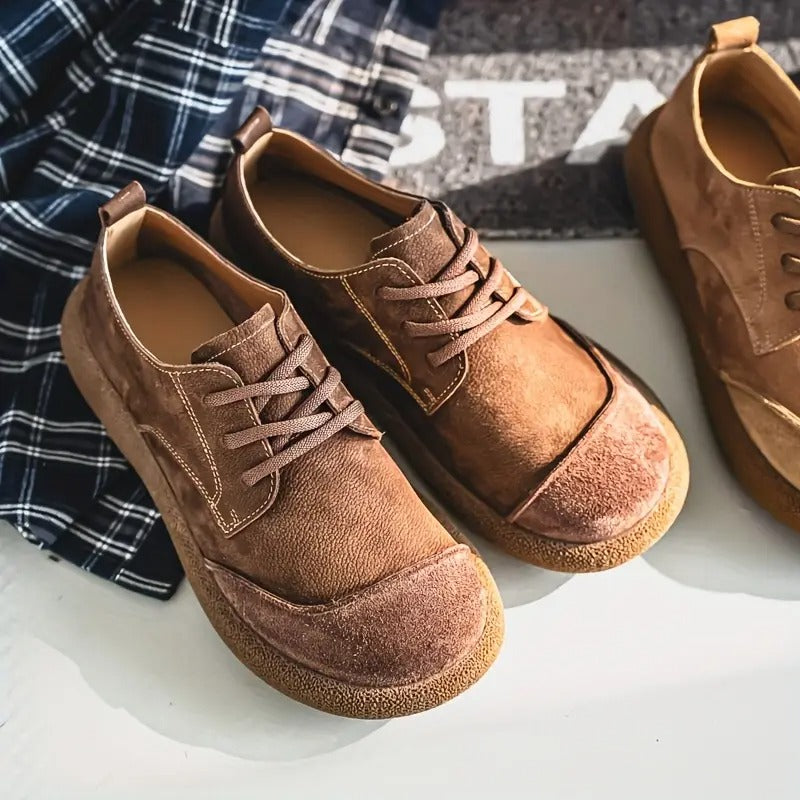 Stilvolle Herren Komfort-Schuhe, schwarz, mit breiter Passform für schmerzfreie Schritte den ganzen Tag.