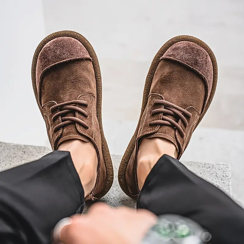 Elegante Herrenschuhe, orthopädisch, bieten optimalen Komfort und Unterstützung bei jedem Schritt.