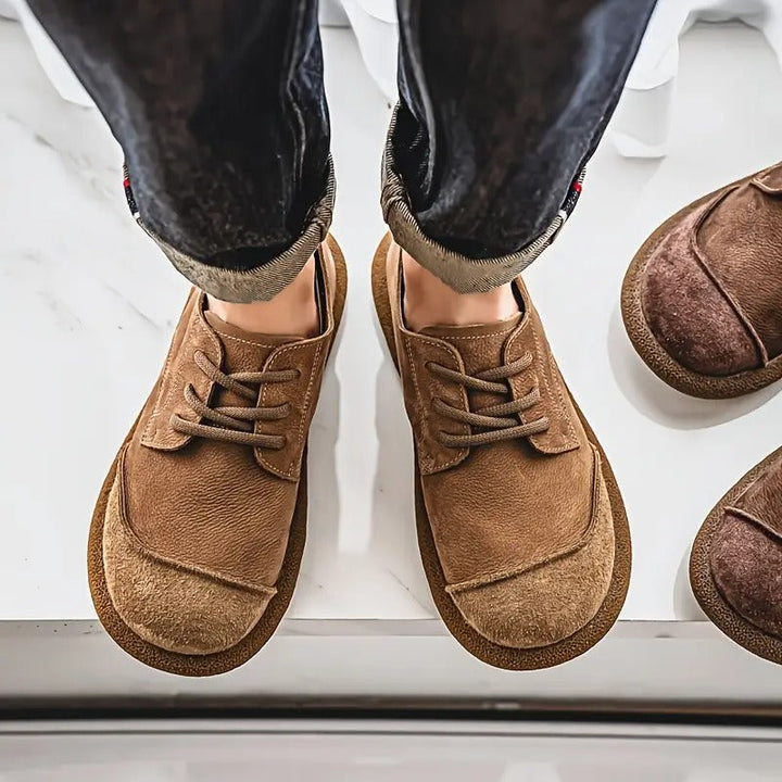 Innenansicht: Orthopädischer Herrenschuh mit ergonomischer Einlegesohle für maximalen Komfort.