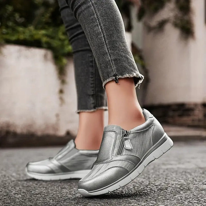 Damen Komfort Sneaker von oben: bequeme Passform, atmungsaktives Material und sportliches Design für Freizeit.