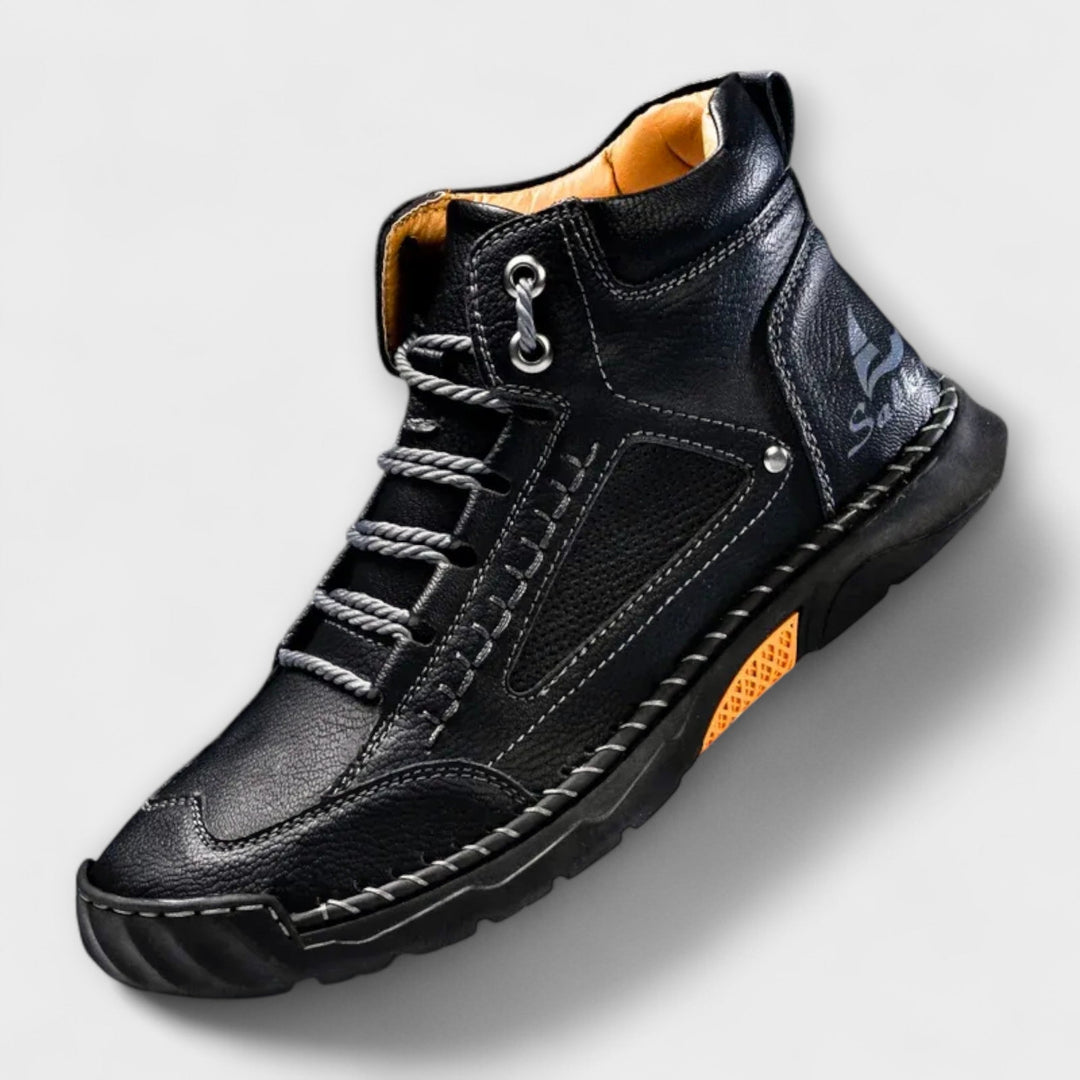 Herbstliche Szene: Herren Stiefel mit hohem Schaft, perfekt für die kühle Jahreszeit.