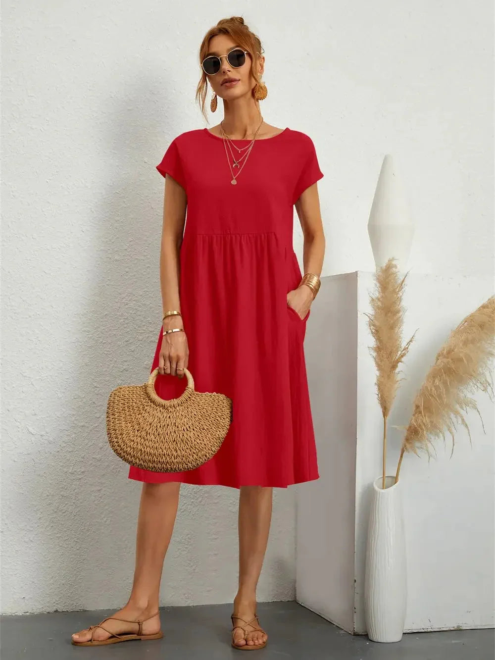 Stilvolles Damen Midikleid mit Smock-Oberteil. Ein Must-have Sommerkleid für jede Damengarderobe.