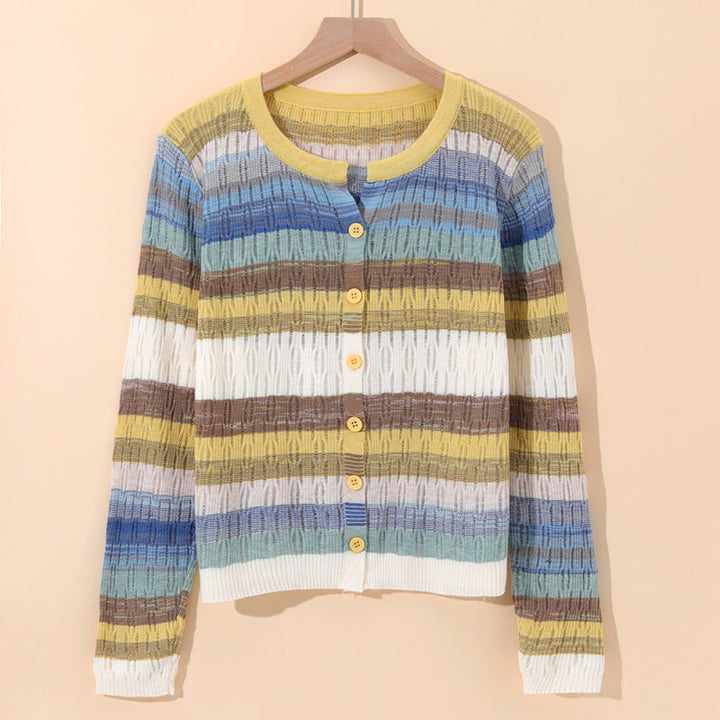 Lockerer, farbenfroher Damen Strickcardigan, ideal für modisches Layering und Frühling. Lässiges Oberteil.