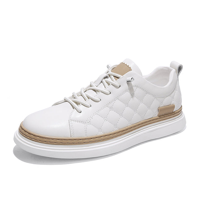 Unisex Carlow Sneaker mit markantem Schwarz-Weiß-Karomuster. Stilvoller und bequemer Freizeitschuh für den Alltag.