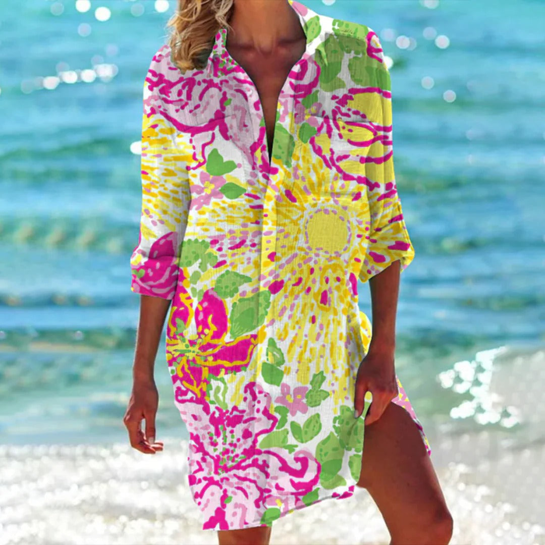 Modisches kurzes Damen Hemdkleid mit farbenfrohem tropischem Muster, perfekt für Freizeit & Strand.