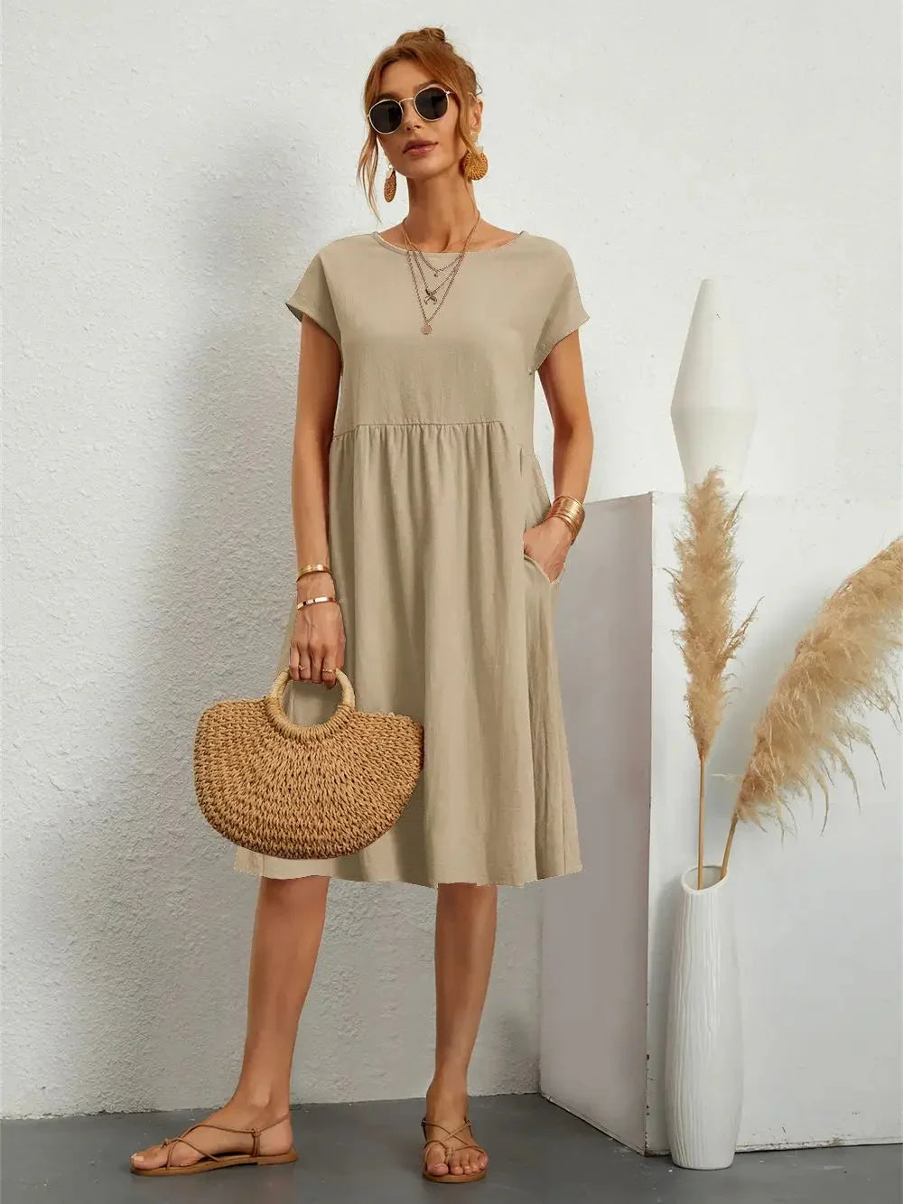 Urlaubs-Smock Midi Kleid für Damen. Leichtes Sommerkleid, ideal für Reisen, Strand & Freizeit.