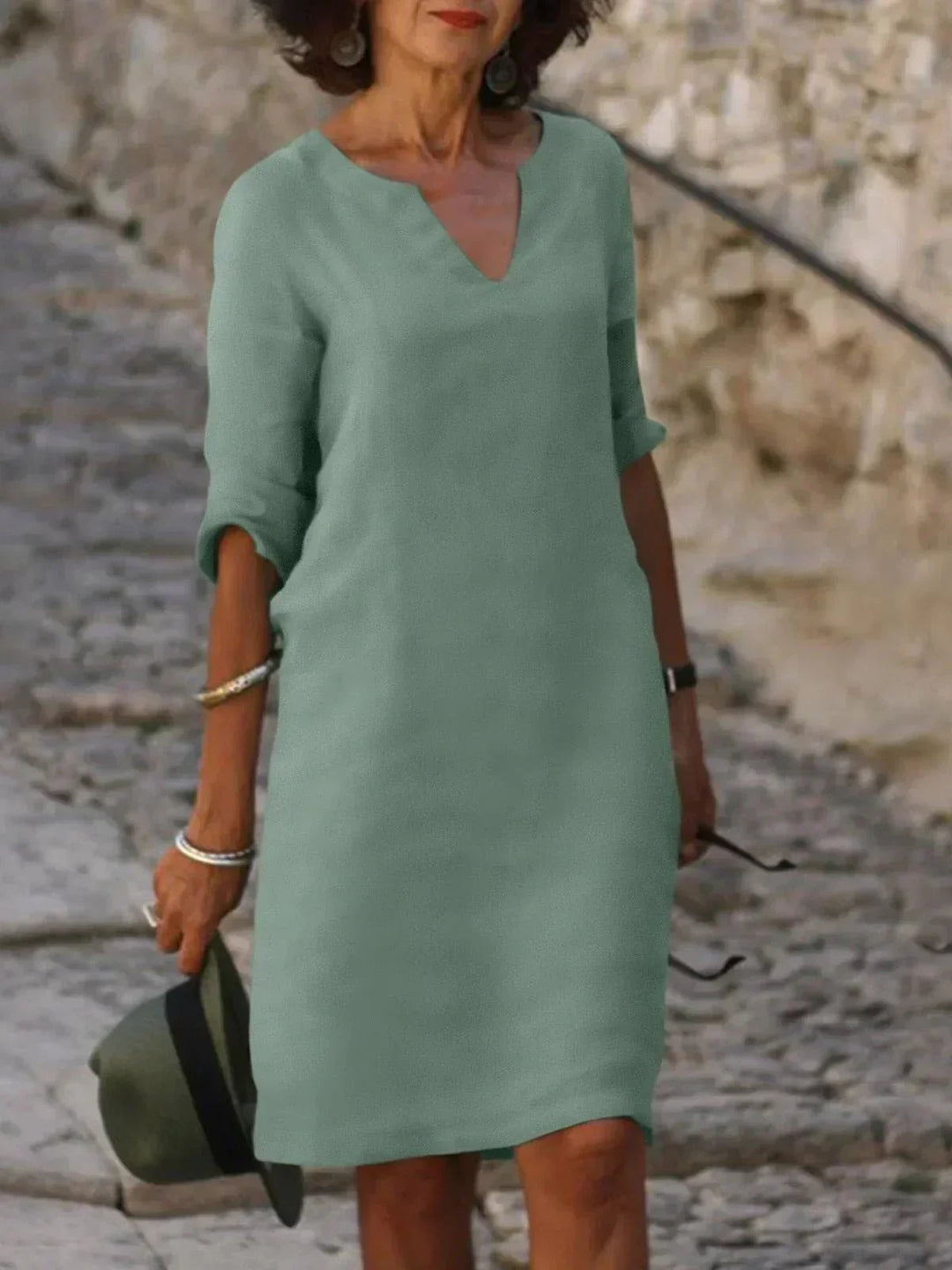 Stylisches, fließendes Midi Kleid für Damen, elegant und bequem für sommerliche Anlässe.