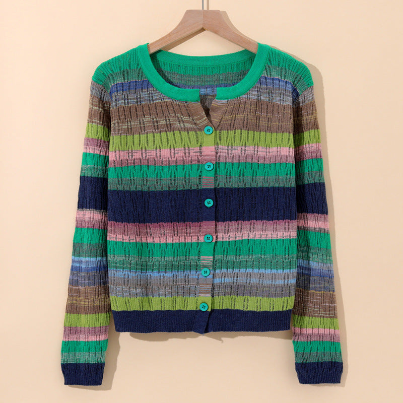 Stylischer, gestreifter Damen Cardigan; bequemes Oberteil für lässige Frühjahrs-Outfits. Tolle Übergangsjacke.