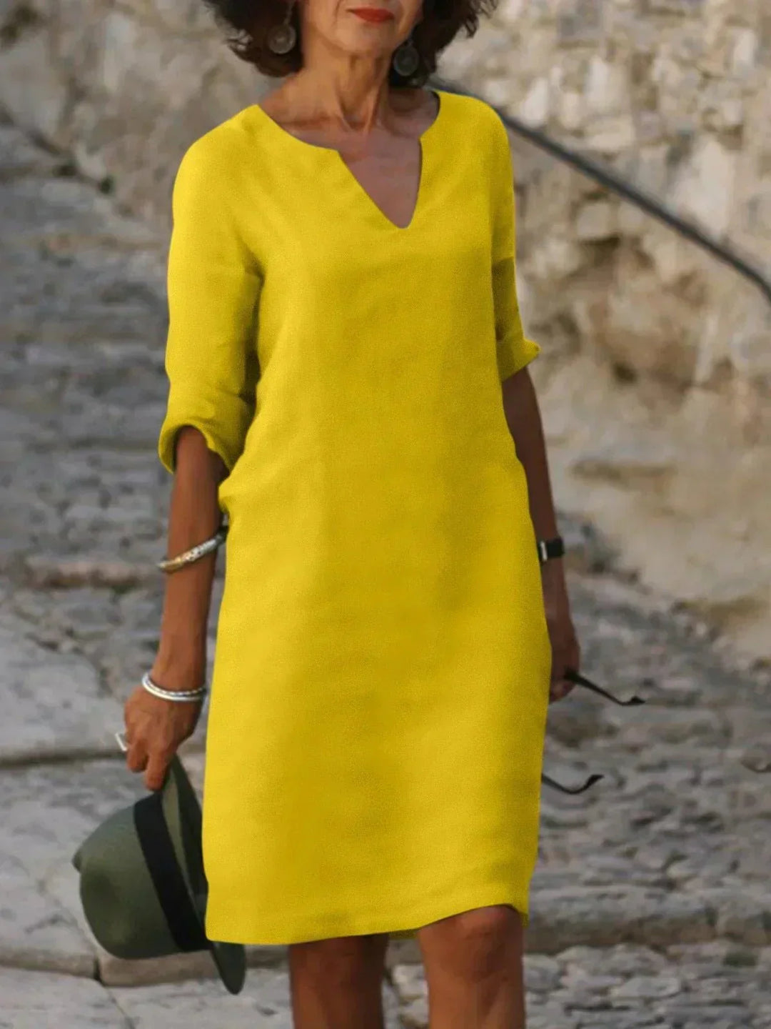 Vielseitiges Damen Midi Kleid, fließend und leicht, ideal für warme Tage und feminine Outfits.