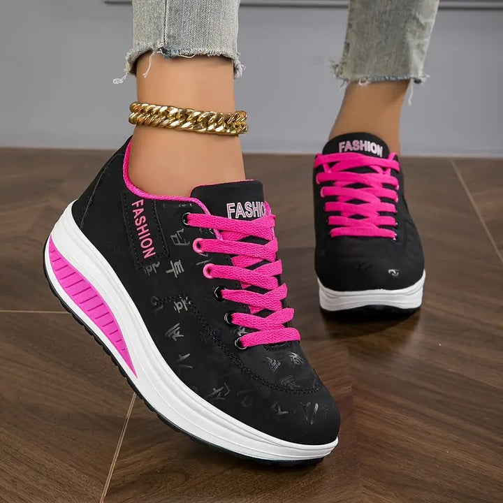 Modischer Damen Sneaker mit Schnürung, rutschfester Sohle und ergonomischem Design für hohen Komfort.