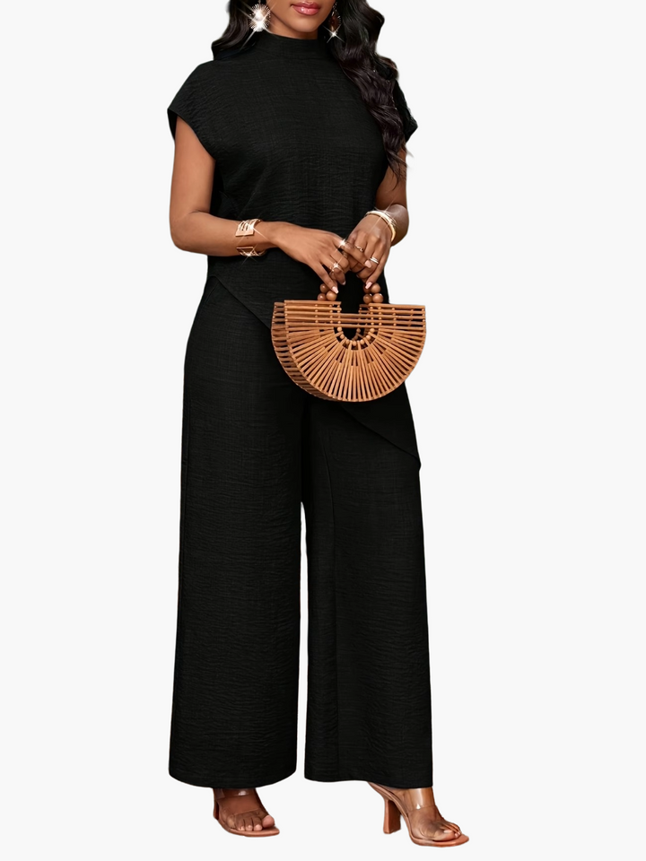 Damen Jumpsuit mit asymmetrischem Schnitt, eleganter Einteiler, perfekt als Sommer- oder Partyoutfit.