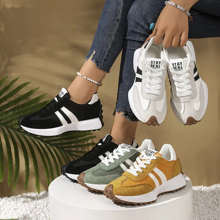 Damen-Komfortschuhe: Weiße orthopädische Sneaker mit Fußgewölbestütze, rutschfest und stoßdämpfend.