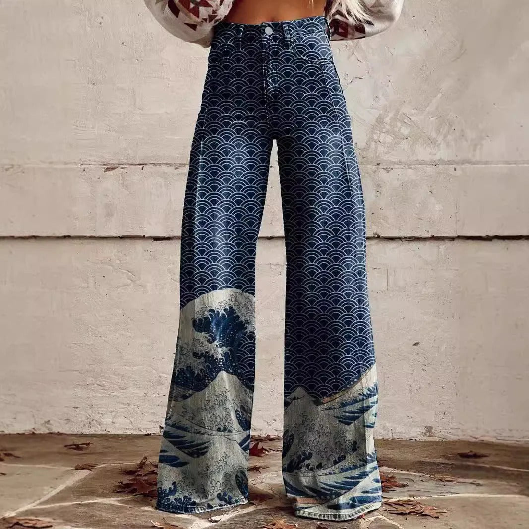 Sommerliche Damen-Hose: Retro-Schlaghose mit floralem Design, stylisch und elegant für Freizeit.