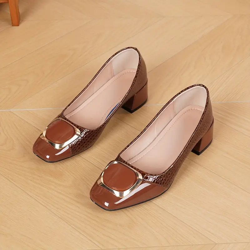 Hochwertiger Damen Slip-On Pumps mit bequemem niedrigem Absatz. Ein eleganter Damenschuh für Büro & besondere Anlässe.