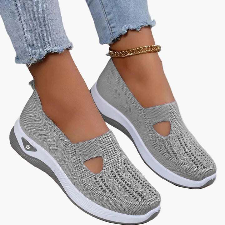 Bequeme Damen-Plateau-Slipper, atmungsaktiv mit trendigen Cut-Outs, ideal für Frühling & Sommer.