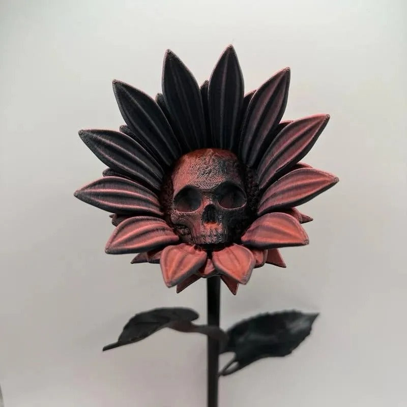 Einzigartiges 3D gedrucktes Sonnenblumen-Schädel Ornament. Bunte florale Skulptur für saisonale Gothic-Wohndeko.