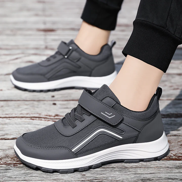Damen Freizeitschuhe im modernen Design, ergonomisch geformt mit rutschfester, flexibler Sohle für sicheren Halt.