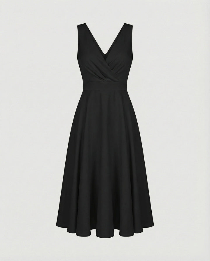 Modernes Damen Trägerkleid Matilda in A-Linie mit V-Ausschnitt, ideal als Sommer- oder Freizeitkleid.