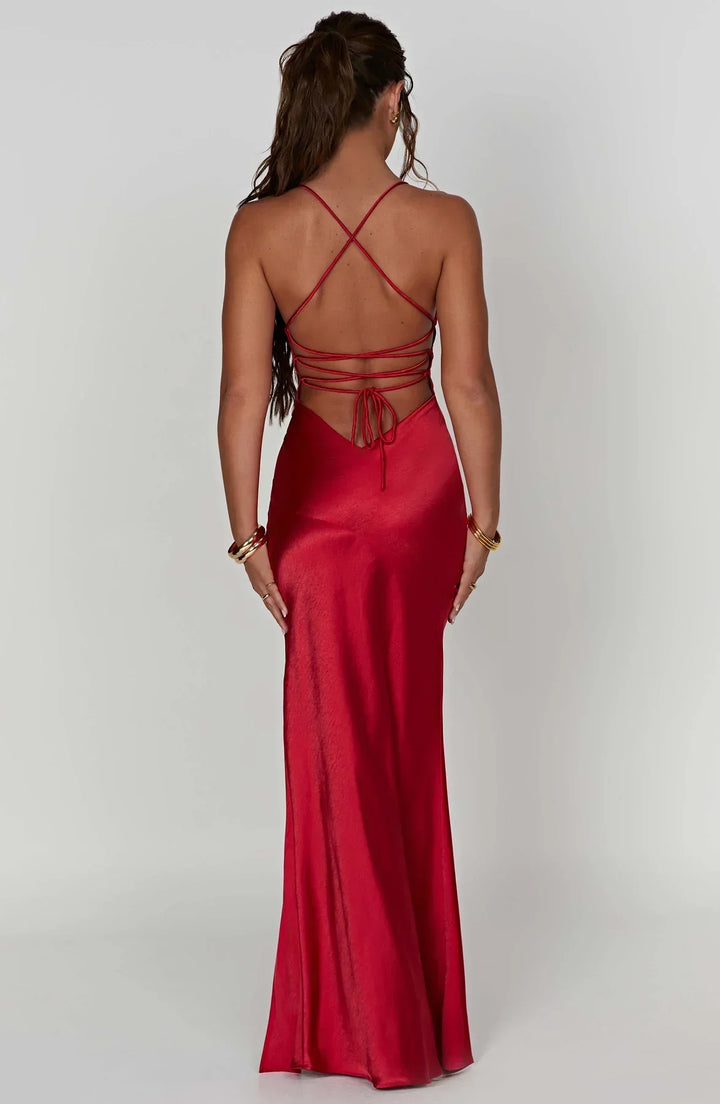 Festliches Abendkleid für Damen, mit Beinschlitz, V-Ausschnitt und elegantem Design.