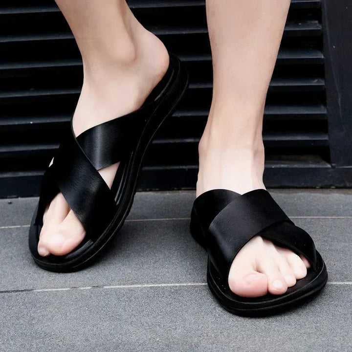 Lorenzo Herren-Leder-Pantoletten, handgefertigt in Italien. Stilvolle Slip-on Sandalen für den Sommer.