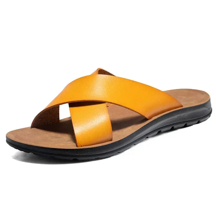 Stilvolle & bequeme italienische Herren-Leder-Pantoletten Lorenzo. Leichte Slip-on Sandalen für den Sommer.