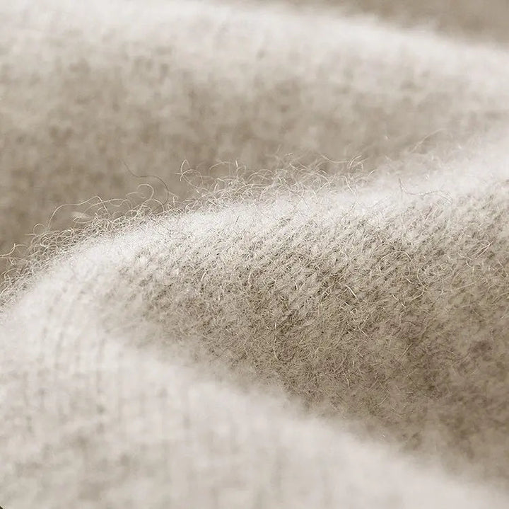 Vielseitige Herren Strickjacke V-Ausschnitt, elegant und bequem für Business, Freizeit und Anlässe.